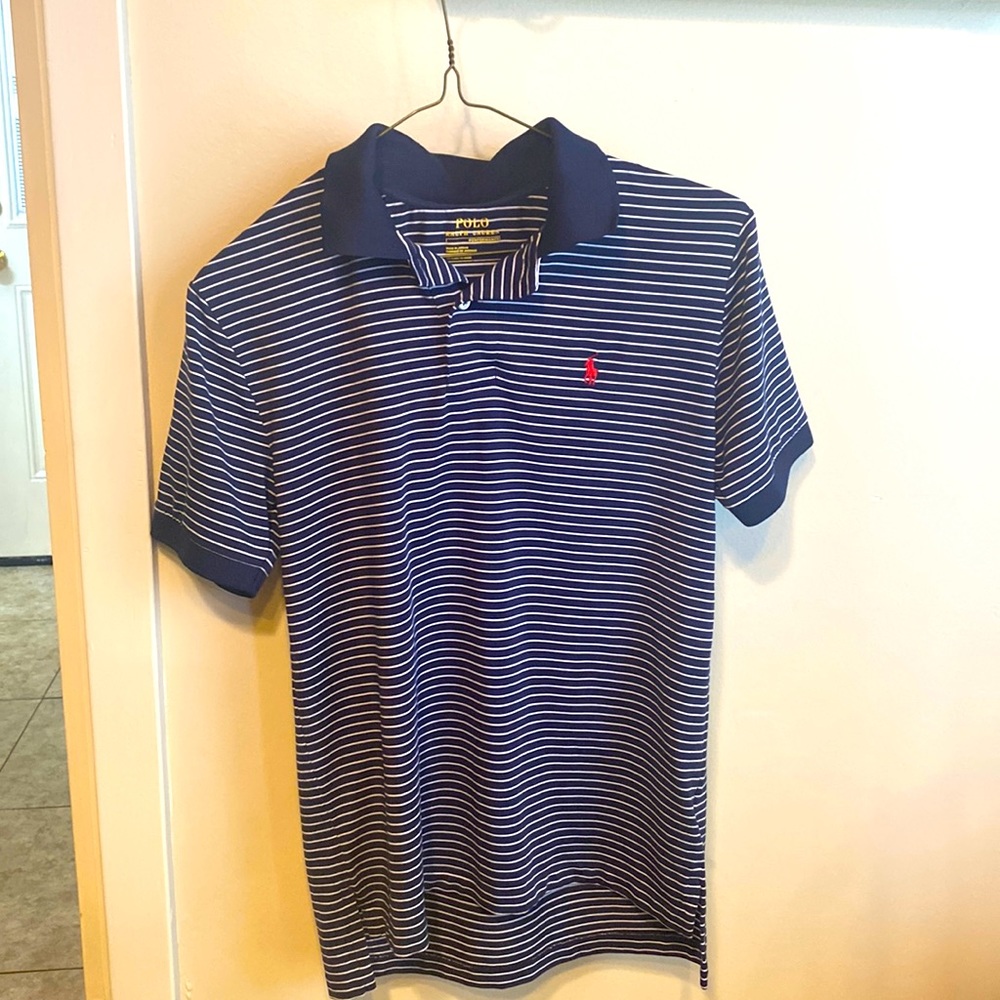 A boys youth medium polo dress shirt.